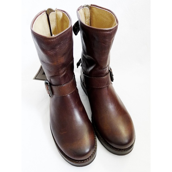 FRYE VERONICA BACK ZIP SHORT Brown Antique Leather - Picture 2 of 8